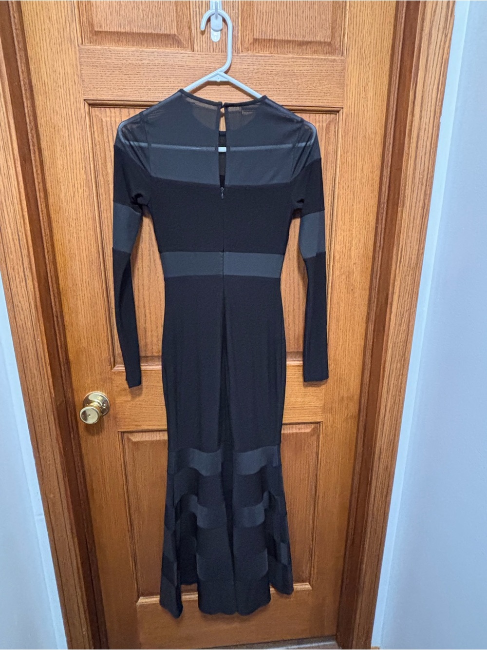 Black Long Sleeve Mesh-Inset Maxi Dress - Elegant Evening Wear - Picture 4 of 8
